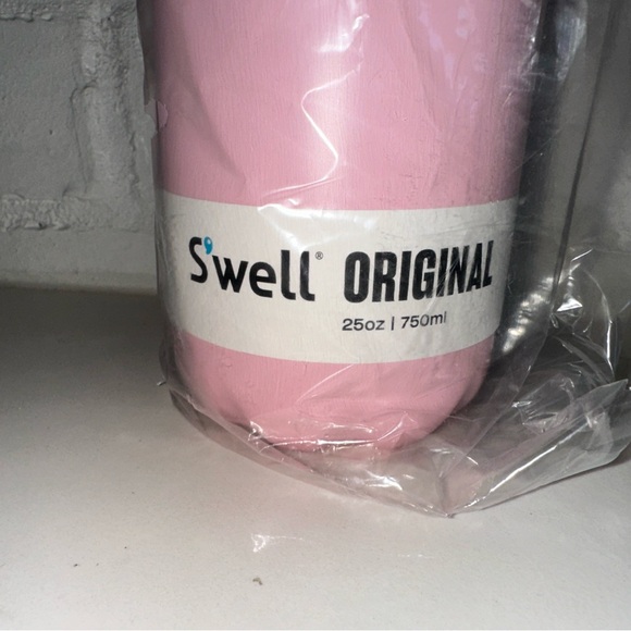 Swell Original Peony 25oz Insulated Tumbler - Picture 3 of 5